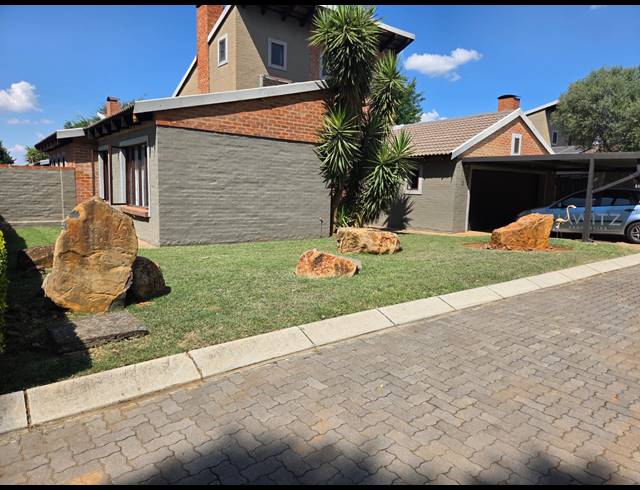 4 BEDROOM FREEHOLD FOR SALE IN WATERVAL EAST
